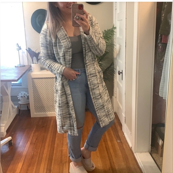 Melody’s black and white sweater cardigan - Picture 8 of 8